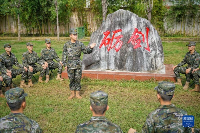 始終做黨和人民完全可以信賴的英雄軍隊——解放軍和武警部隊認真學習、深刻領(lǐng)會黨的二十大精神